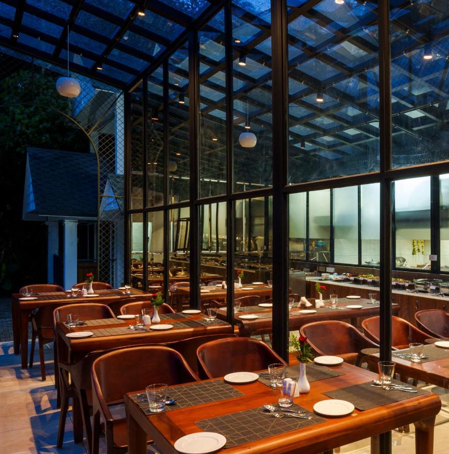Eden Woods Resorts And Spa Мунар Екстериор снимка