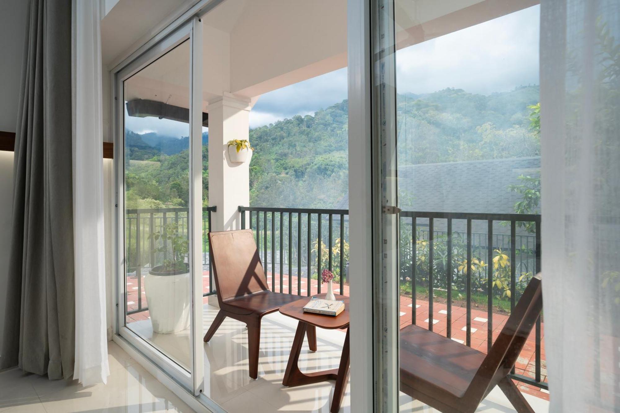 Eden Woods Resorts And Spa Мунар Екстериор снимка